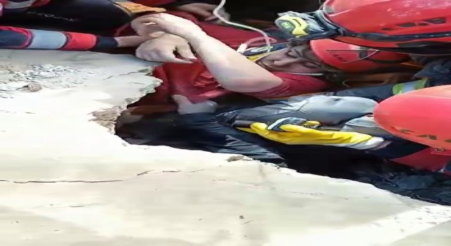 Hatayda 3 kardeşin ardından, anne de enkaz altından kurtarıldı