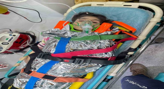 Hatayda 8 yaşındaki Rüveyda 153 saat sonra enkaz altından kurtarıldı