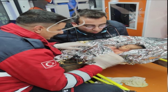 Hatayda 90 saat sonra 10 günlük yağız bebek ve annesi enkazdan sağ çıkartıldı