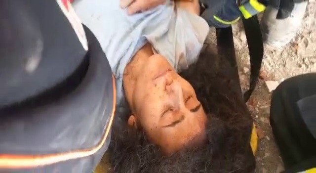 Hatayda AFAD ekipleri 80. saatte 40 yaşındaki kadını enkazdan sağ çıkardı