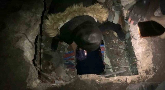 Hatayda bir genç kız depremin 50. saatinde enkazdan kurtuldu