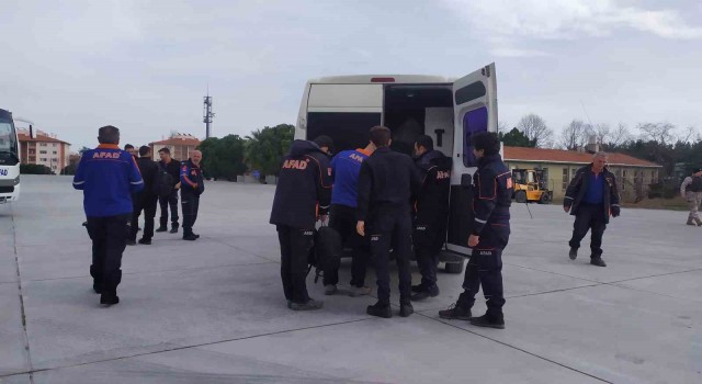 Hatayda çalışmalara katılan 39 kişilik AFAD ve sağlık ekibi İstanbula döndü