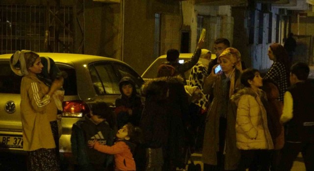 Hatayda deprem oldu, Diyarbakırda vatandaş serum ile dışarı kaçtı