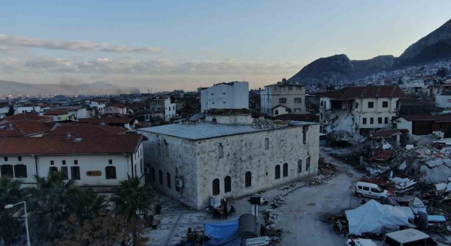 Hatayda deprem tarihi yerleri de vurdu, 14 asırlık cami yıkıldı