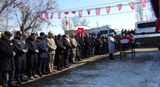 Hatayda depremde hayatını kaybeden uzman çavuş Karsta toprağa verildi