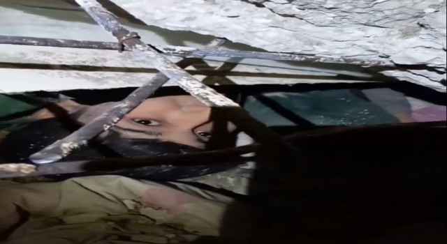 Hatayda depremin 4. gününde gelen kurtuluş: Anne ve oğlu enkazdan kurtarıldı
