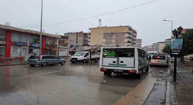 Hatayda depremin yıkımı gün ağarınca ortaya çıktı
