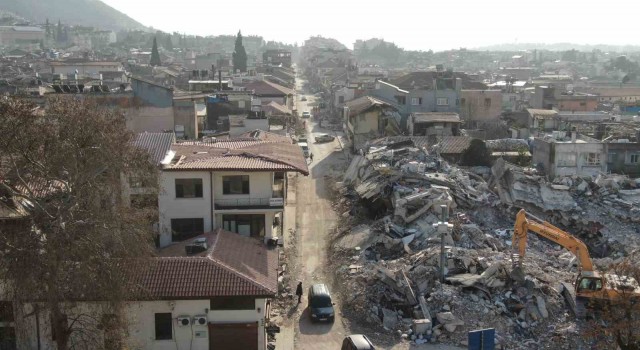 Hatayda dünyanın aydınlatılan ilk caddesi yerle bir oldu