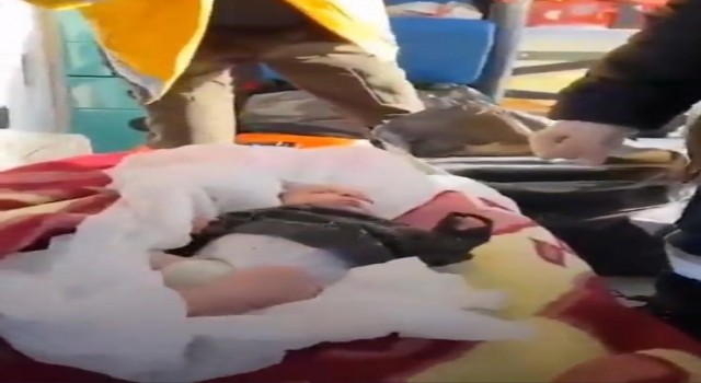 Hatayda enkaz altından 2 aylık bebek kurtarıldı
