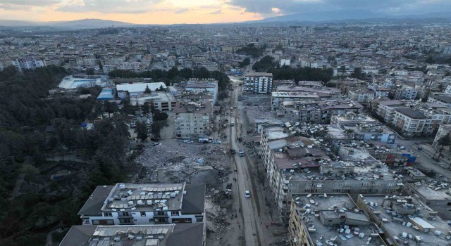 Hatayda hasarlı evlerin içi dron ile görüntülendi