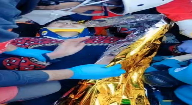 Hatayda iki kuzen, 2 saat arayla enkaz altından sağ olarak çıkartıldı