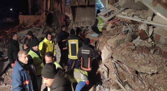 Hatayda itfaiyeciler 5 kişiyi daha enkazdan canlı olarak kurtardı
