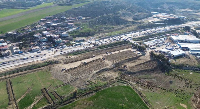 Hatayda yeni oluşturulan mezarlıklarda defin işlemleri devam ediyor