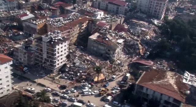 Hataydaki enkaz yığınları helikopterle havadan görüntülendi
