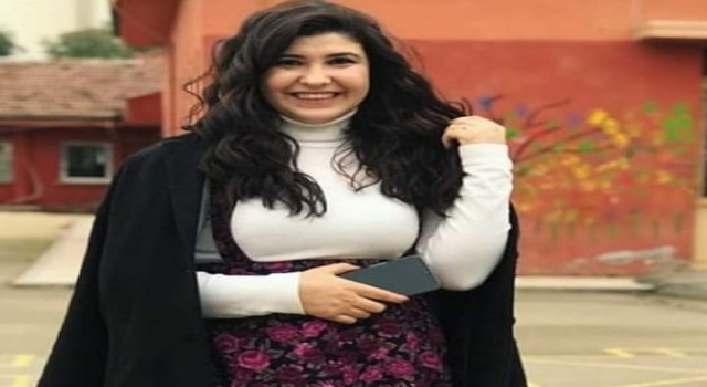 Hataydaki enkazdan cenazesi çıkarılan 8 aylık hamile öğretmen toprağa verildi