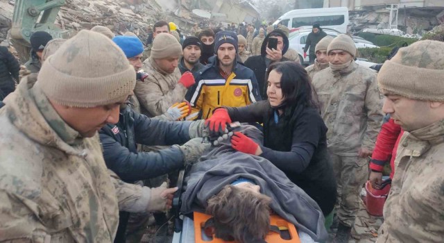 Hataydan sevindirici haber: 51 saat sonra 5 yaşındaki kız çocuğu sağ kurtarıldı