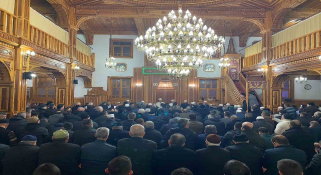 Hayatını kaybeden depremzedeler için dua edildi