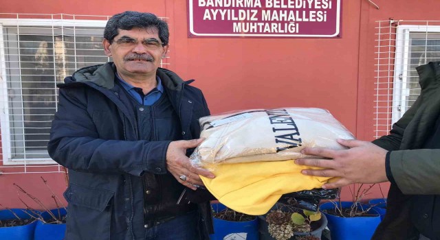 Hayırsever bir vatandaş tarafından elbise ve ayakkabı bağışı yapıldı