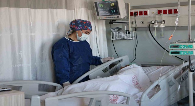 Hemşire Betül, annelik azmiyle kanseri yendi