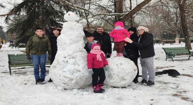 Herkes boyuna göre kardan adam yaptı