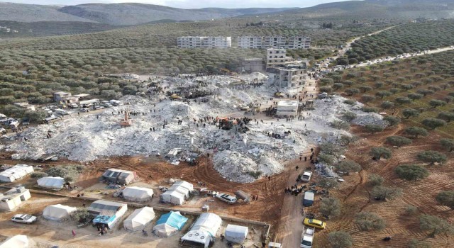 İdlibde enkaz altındaki arama kurtarma çalışmaları sürüyor