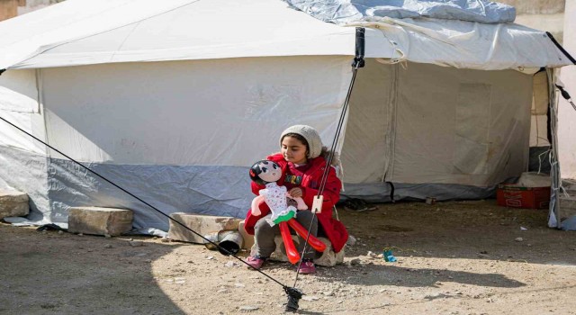 İdlibte depremzedeler çadırlarda yaşam mücadelesi veriyor