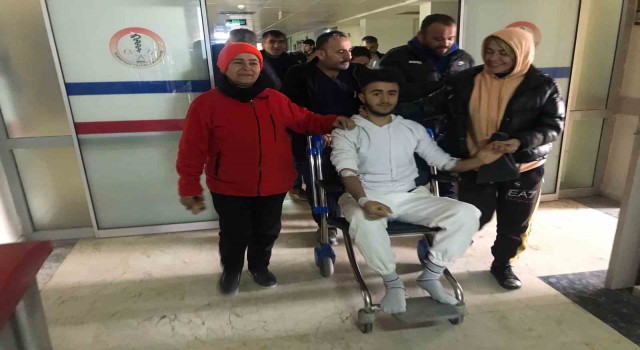 İdrarını içip annesinin çiçeklerini yiyerek hayatta kaldı, 17 yaşındaki Adnan enkaz altındaki 94 saati İHAya anlattı