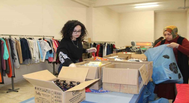 Iğdırda kurulan sosyal markette depremzedelerin ihtiyacı karşılanıyor