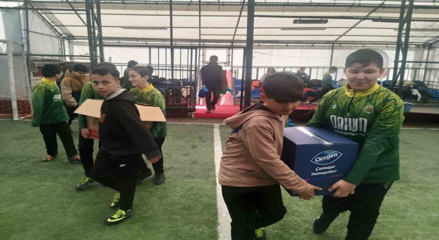 Ihlamurkentspordan deprem bölgesine hijyen malzemesi yardımı
