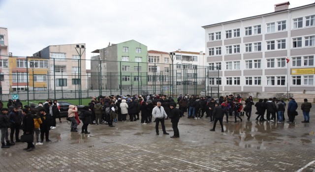 İkinci büyük deprem Sinopta da hissedildi, vatandaşlar sokağa döküldü