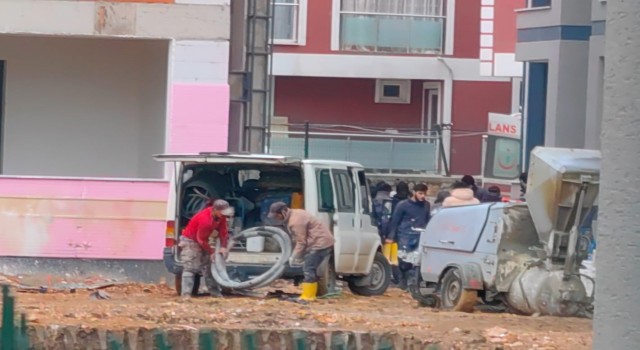 İnşaattan kardeşinin üzerine düştü..Tedavisi devam ediyor
