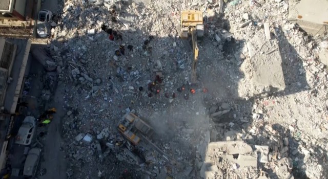 İskenderunda arama-kurtarma çalışmaları drone ile görüntülendi