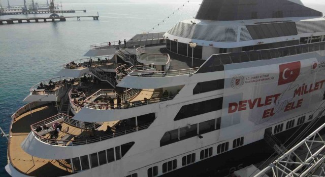 İskenderundaki depremzedeler kruvaziyer gemisinde konaklamaya başladı