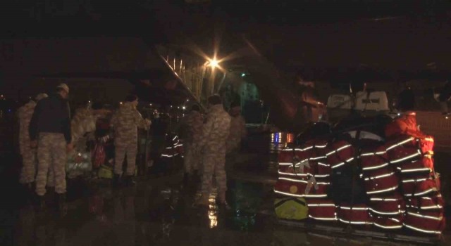 İspanyol arama kurtarma ekibi askeri uçakla deprem bölgesine gönderildi