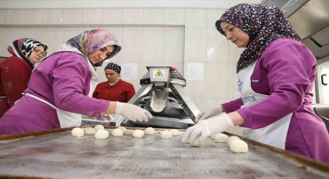 Ispartada lisede üretilen 50 bin ekmek Kahramanmaraşa gönderildi