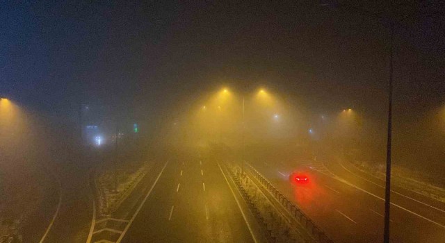 İstanbul - İzmir Otoyolu Balıkesir mevkiinde görüş 50 metreye düştü