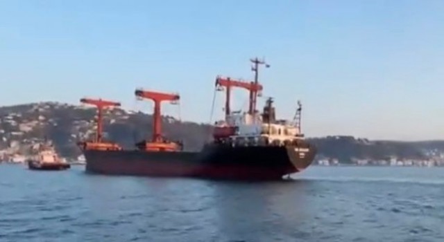 İstanbul Boğazında kargo gemisi makine arızası yaptı
