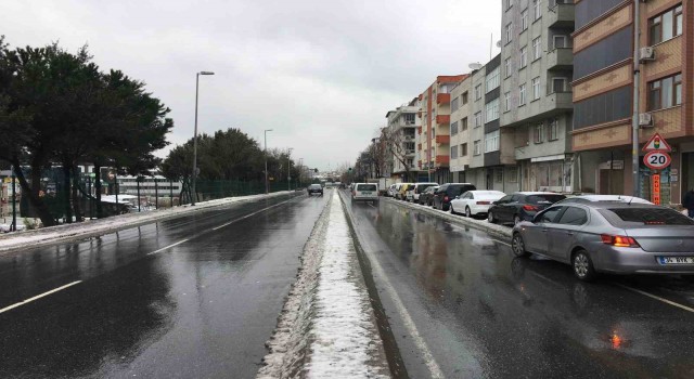 İstanbula beklenen kar yağışı geldi sevinci yarım kaldı “Deprem nedeniyle üzüntümüz daha ağır basıyor”