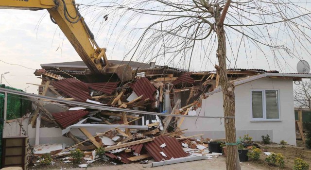 İstanbulun içme suyu havzasına yapılan 22 kaçak yapı yıkıldı