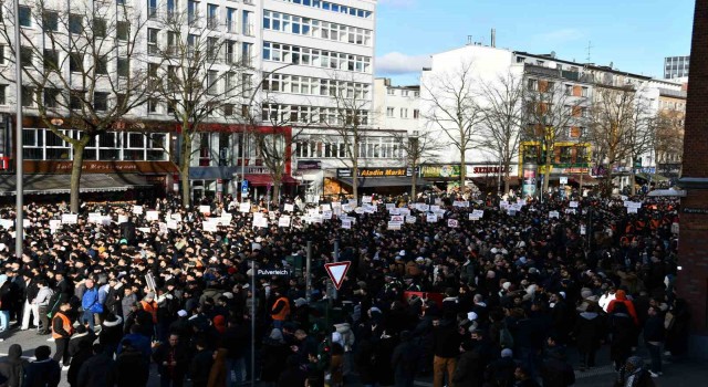 İsveçte Kuran-ı Kerimin yakılması Hamburgda protesto edildi
