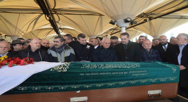 İYİ Partili Koray Aydının annesi son yolculuğuna uğurlandı