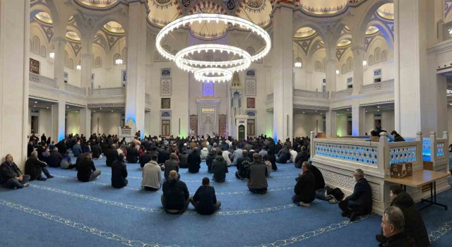 İzmirde Miraç Kandili idrak edildi