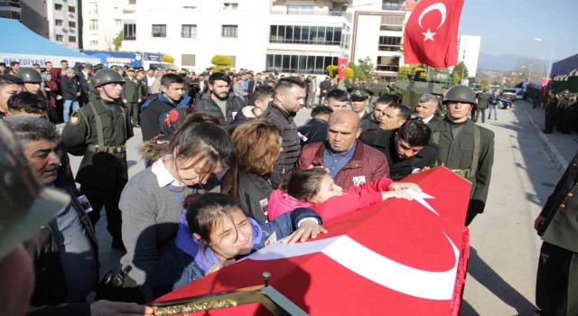 İzmirde şehide yürek yakan veda: 4 çocuk yetim kaldı