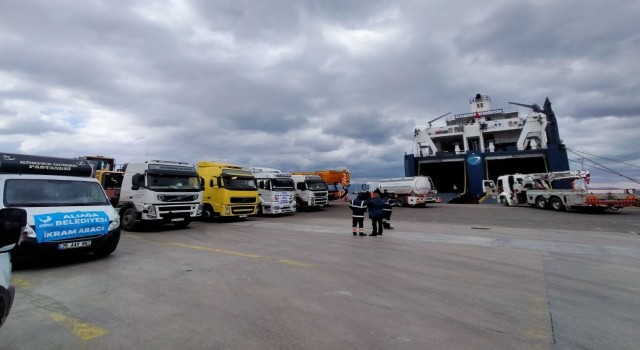 İzmirden deprem bölgesine yardım gemisi