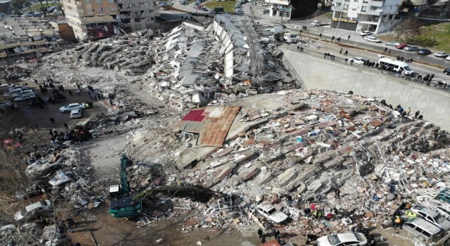 İzmirin üniversitelerinde deprem acısı: 39 vefat