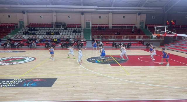 İzmit Belediyespor, Yalovayı devirip seriyi 12 maça çıkardı