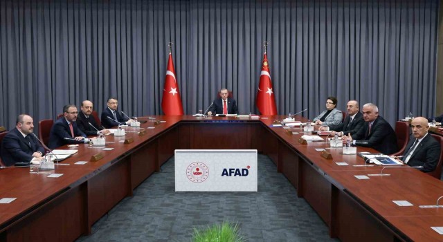 Kabine Toplantısı, Cumhurbaşkanı Recep Tayyip Erdoğan başkanlığında AFAD Merkez Binasında başladı.