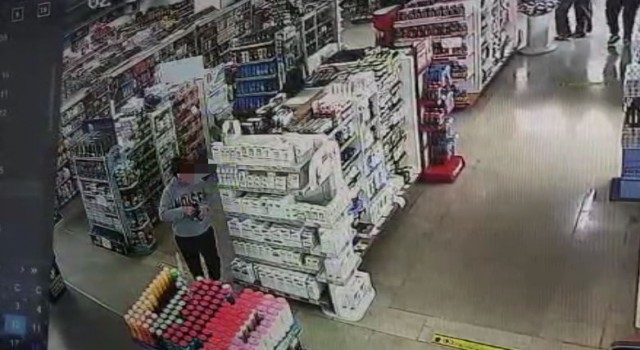 “Kadrolu hırsız” mağaza çalışanlarını canından bezdirdi