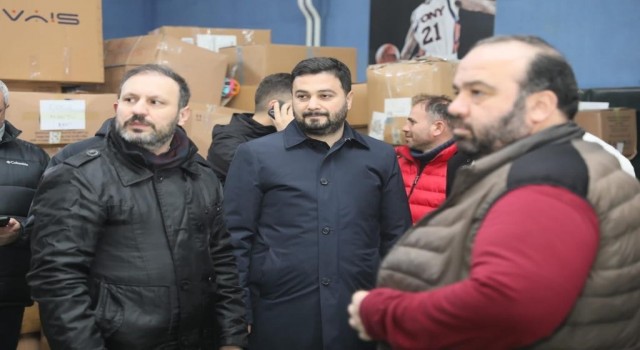Kağıthanede binlerce kişi afet bölgesine yardım gönderdi