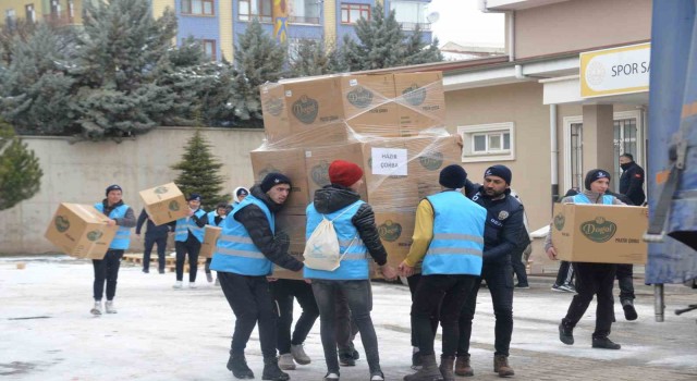 Kahramankazandan deprem bölgesine 2 tır dolusu yardım